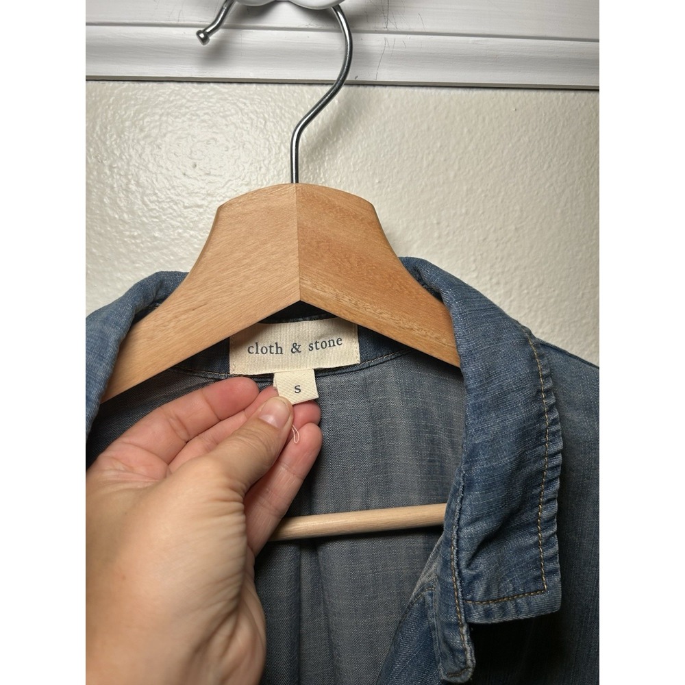 Women's Cloth & Stone Chambray Hidden Button Up‎ High Low Shirt Size Small - Picture 3 of 9